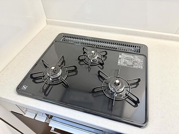 【3口ガスコンロ】■一度に多くの料理ができ便利で効率的