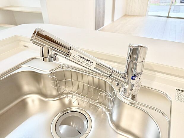 【浄水器】■清潔でおいしい水を手軽に供給してくれます