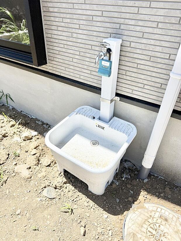 【その他現地】1号棟 ■ガーデニングや洗車などの際に大活躍な屋外立水栓