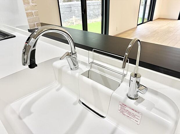 【浄水器】■清潔でおいしい水を手軽に供給してくれます