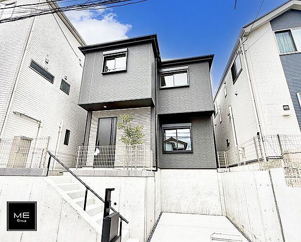 【現地外観写真】1号棟 ■暮らしを豊かにする充実した仕様設備で快適に