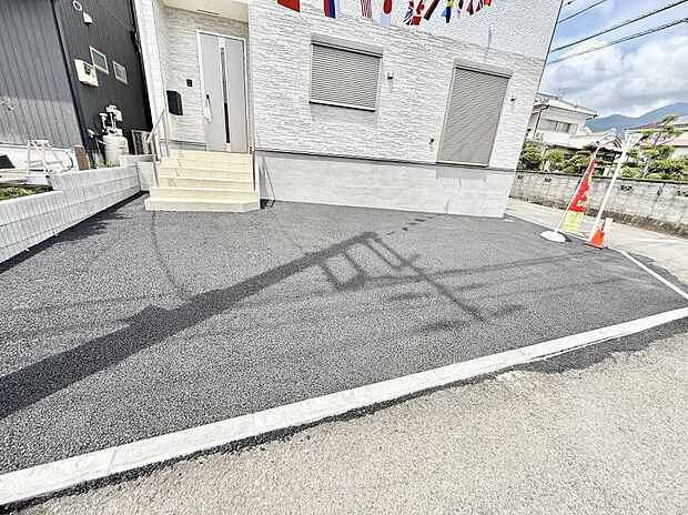 【駐車場】2号棟  ■自宅にある駐車スペースなので安心ですね