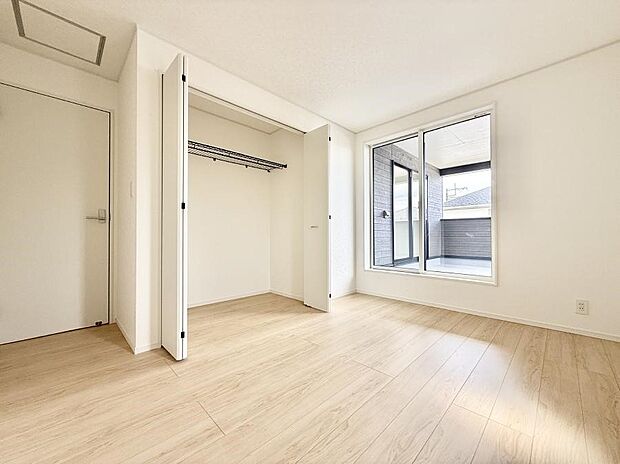 【リビング以外の居室】1号棟  ■落ち着いた色合いのお部屋で穏やかな時間を楽しめます