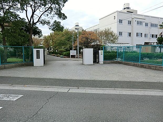 横浜市立金沢中学校(約2,400m・徒歩30分)