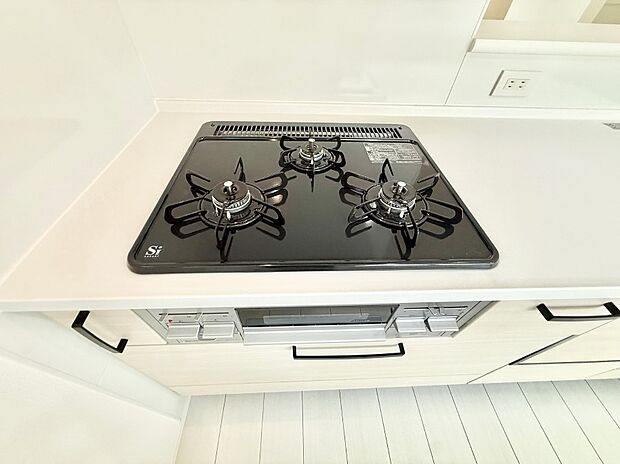 【3口ガスコンロ】■一度に多くの料理ができ便利で効率的