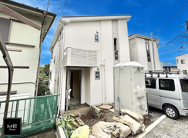 【現地外観写真】B号棟  ■暮らしを彩る充実した設備仕様が備わった住まい