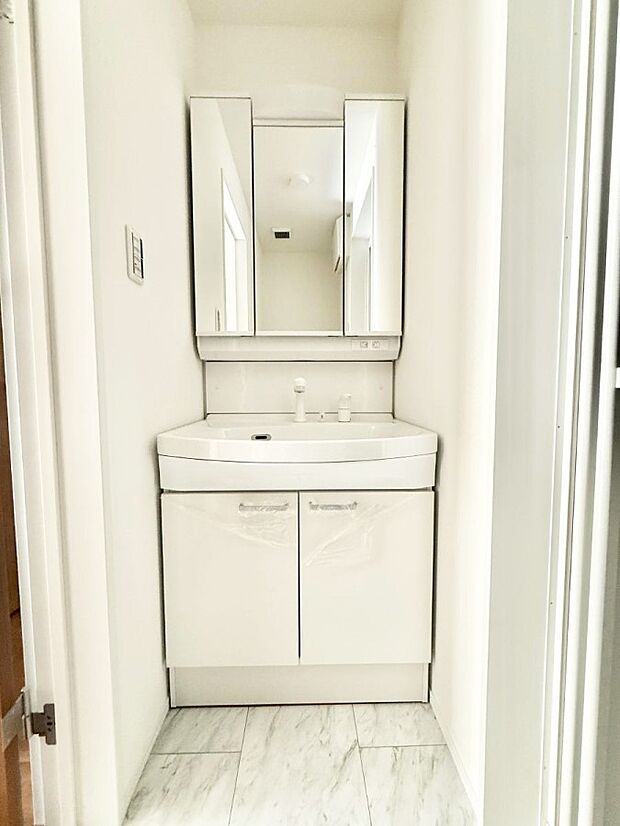 【洗面台・洗面所】1号棟 ■朝の準備がスムーズにできる広さです