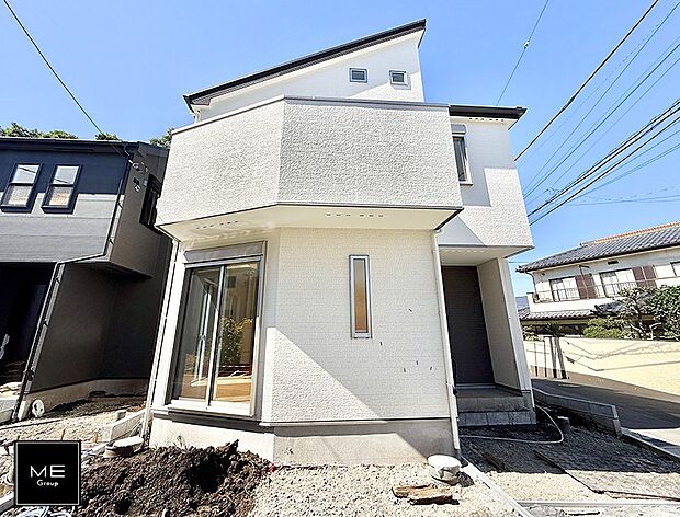 【現地外観写真】A号棟  ■暮らしを彩る充実した設備仕様が備わった住まい