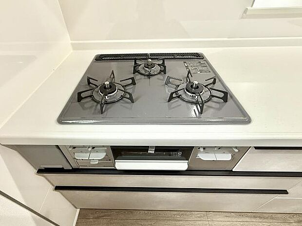 【3口ガスコンロ】■一度に多くの料理ができ便利で効率的