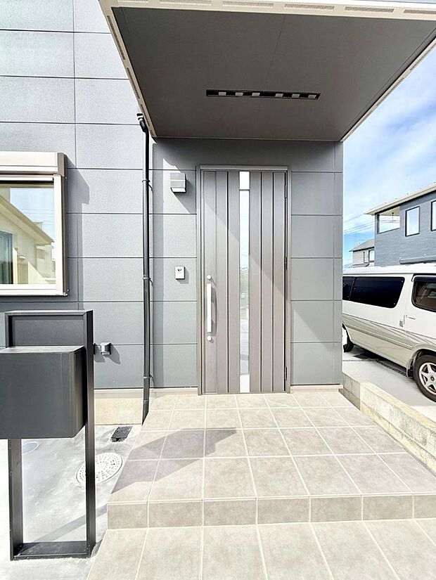 【玄関】1号棟 ■ シンプルで美しく、住まいの第一印象を彩る玄関です