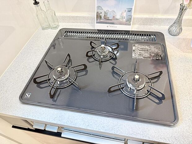 【3口ガスコンロ】■一度に多くの料理ができ便利で効率的