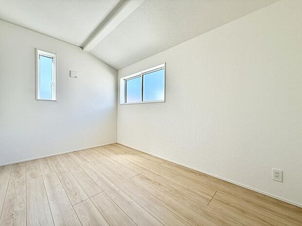【リビング以外の居室】1号棟 ■清潔感あふれるお部屋で毎日を快適に過ごせます