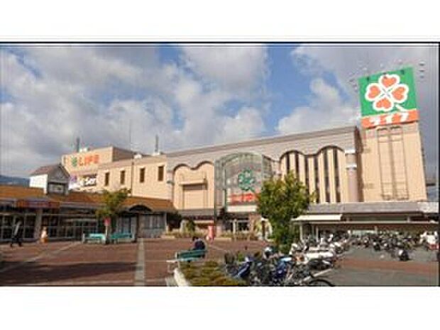 ライフ御所店(約1,963m)