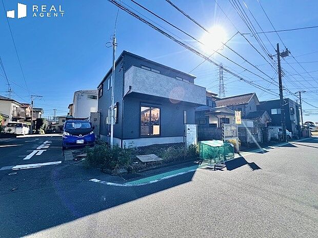 【現地前面道路】前面道路は車の往来がほとんどございません♪運転が苦手なママにも、元気で危なっかしいお子様にも安心・安全です♪