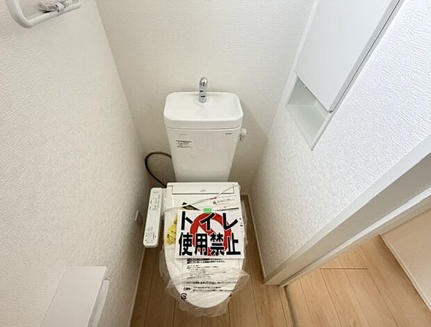 【トイレ】7号棟写真 1階と2階に完備されているので、朝の忙しい時間帯でも困りません。