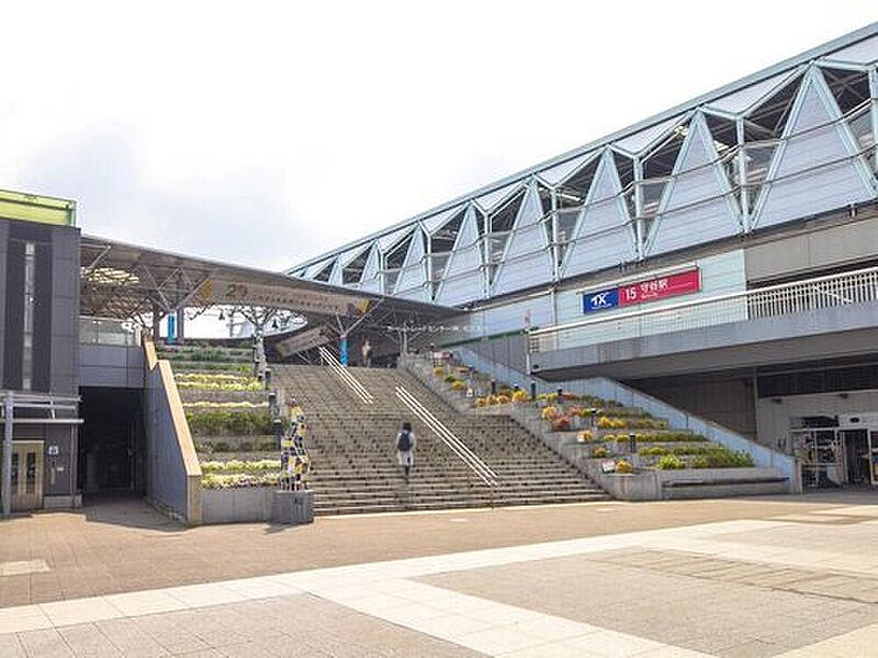 つくばエクスプレス「守谷」駅まで約4.3km、車で約9分！
（「守谷市役所」バス停まで徒歩31分、「守谷」駅までバス乗車12分！）