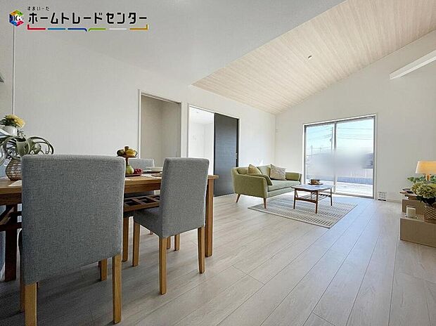 1号棟
交通量が少ない住宅街なので、雨の日でも車の走行音も気になりません。平日・お仕事帰りなど、いつでもご案内致します!お気軽にお問い合わせ下さい♪お持ちしております!