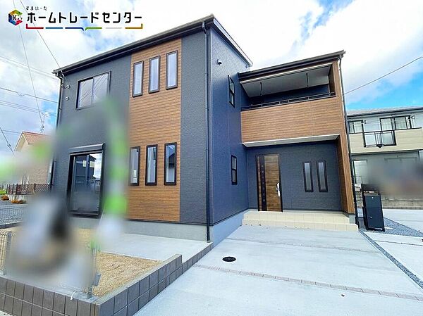 １号棟
嬉しい仕様がたくさん！
浴室乾燥機、システムキッチン、ウォークインクローゼット、洗浄便座、床下収納、24時間換気、TVモニター付きインターホン、人感センサー、駐車３～４台可（車種による）♪