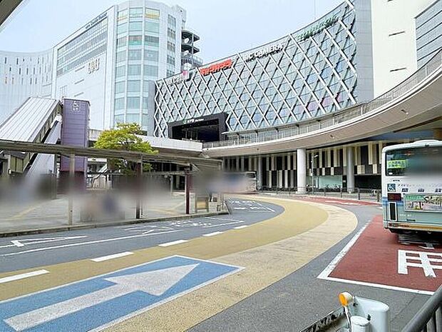 県庁所在地水戸市の中心水戸駅！偕楽園、茨城県立歴史館、弘道館、千波湖の最寄駅です。構内北側には7階建ての駅ビル「EXCEL」、南側にはビックカメラを核テナントとした駅ビル「エクセルみなみ」があります。