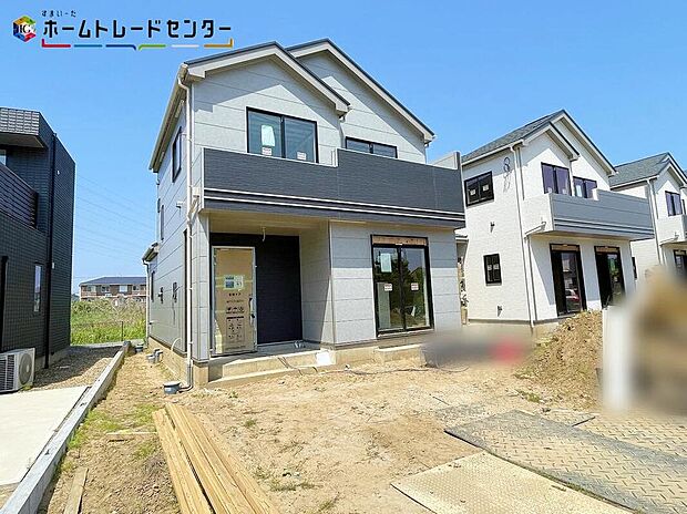 A号棟
嬉しい仕様設備
全居室南向き、床下収納、３面鏡化粧台、廊下・水回りダウンライトつき、２４時間換気システム、駐車２台可等♪これだけではない魅力が、現地できっと見つかる！