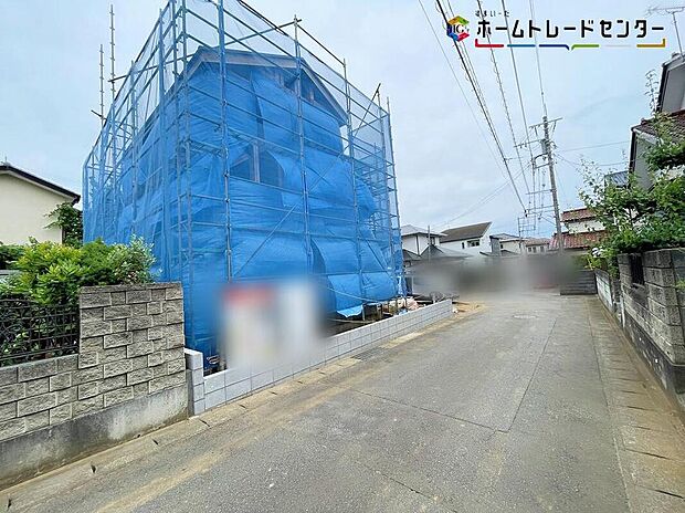 ○嬉しい設備仕様
システムキッチン、浴室乾燥機、ウォークインクローゼット、床下収納、TVモニター付インターホン、24時間換気システム、食器洗い乾燥機、折り上げ天井、駐車場３台（車種による）！