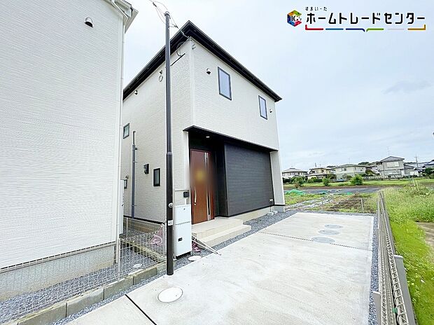 １号棟
◆嬉しい仕様がたくさん！システムキッチン、浴室乾燥機、床下収納、TVモニター付きインターホン、２４時間換気、人感センサーライト、駐車２台可（車種による）等♪