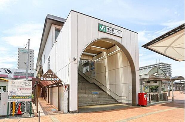 牛久駅は茨城県牛久市にあるJR常磐線の駅で、東京方面への通勤に便利。駅周辺には商業施設や住宅地が広がり、世界最大級の牛久大仏へのアクセス拠点としても知られています。