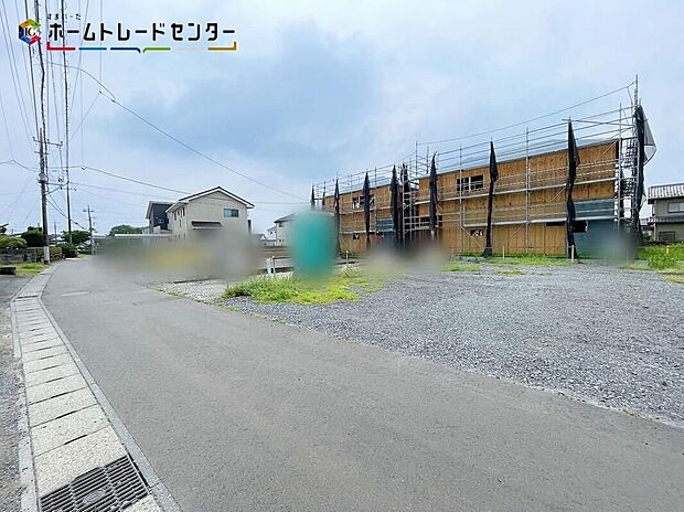 １号棟・嬉しい仕様がたくさん！システムキッチン、和室、浴室乾燥機、防犯カメラ、TVモニター付きインターホン、人感センサー付玄関灯、全居室ペアガラス、駐車２台可（車種による）♪
