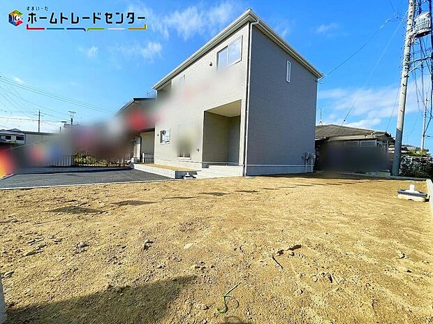 【庭】陽光たっぷり降りそそぐ南庭を備えた理想のお住まいです。お子様の遊び場や趣味のガーデニング、ワンちゃんも飼えますね♪お休みの日はBBQはいかがですか！ライフスタイルに合わせて、お楽しみ頂けそうですね！