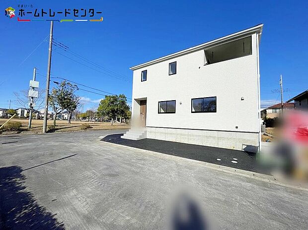 【庭】陽光たっぷり降りそそぐ南庭を備えた理想のお住まいです。お子様の遊び場や趣味のガーデニング、ワンちゃんも飼えますね♪お休みの日はBBQはいかがですか!ライフスタイルに合わせて、お楽しみ頂けそうですね!