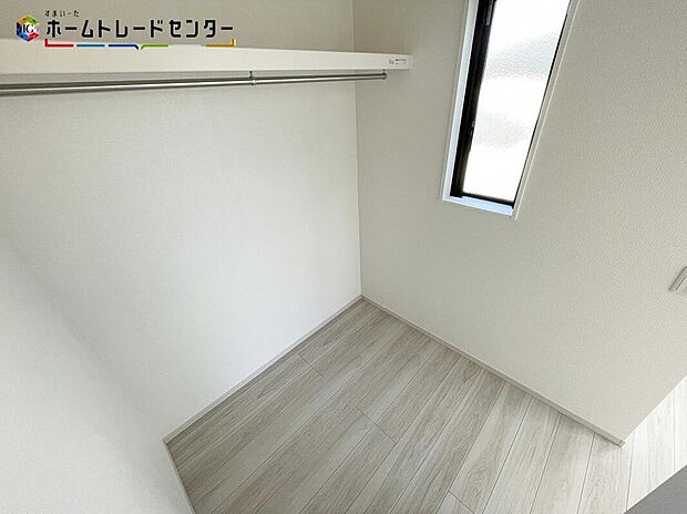 【収納】たっぷり収納ができるウォークインクローゼットが完備!ママに嬉しい家事動線など工夫がたくさん!居室の全空間を有効活用出来ます。自分好みのお部屋で、ゆったりお寛ぎ頂けます。