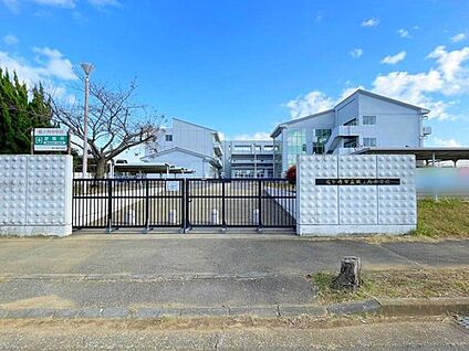 龍ケ崎市立城ノ内中学校 700m (徒歩9分)