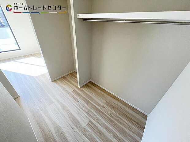【収納】たっぷり収納ができるウォークインクローゼットが完備！ママに嬉しい家事動線など工夫がたくさん！居室の全空間を有効活用出来ます。自分好みのお部屋で、ゆったりお寛ぎ頂けます。