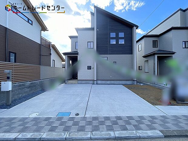 【駐車場】２号棟
住む人の事を配慮した設計間取りプラン！家族の人生を守る家、機能性とデザイン性を兼ね揃えた長期優良住宅！住宅性能評価取得物件！耐震性など主要４分野で最高等級を取得！