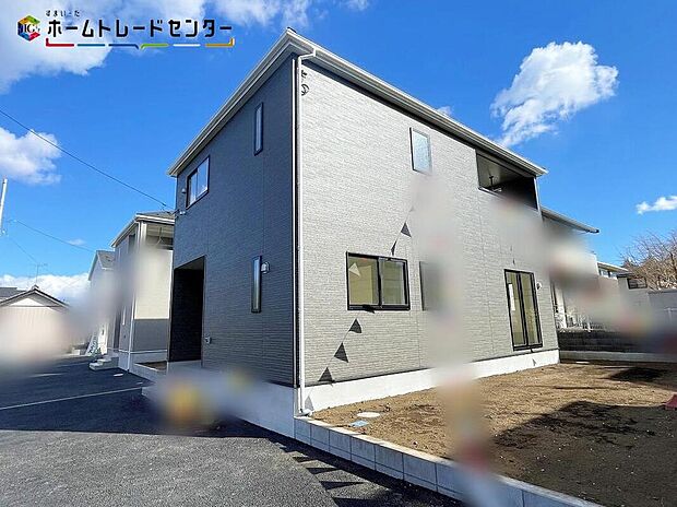 【現地外観写真】3号棟
交通量が少ない住宅街なので、雨の日でも車の走行音も気になりません。平日・お仕事帰りなど、いつでもご案内致します!お気軽にお問い合わせ下さい♪お持ちしております!