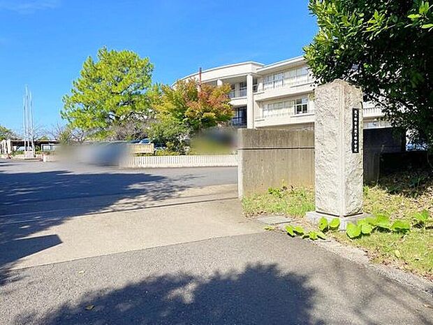 龍ケ崎市立龍ケ崎中学校（約1,900m）