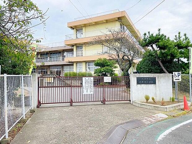 土浦市立大岩田小学校(約1,730m)