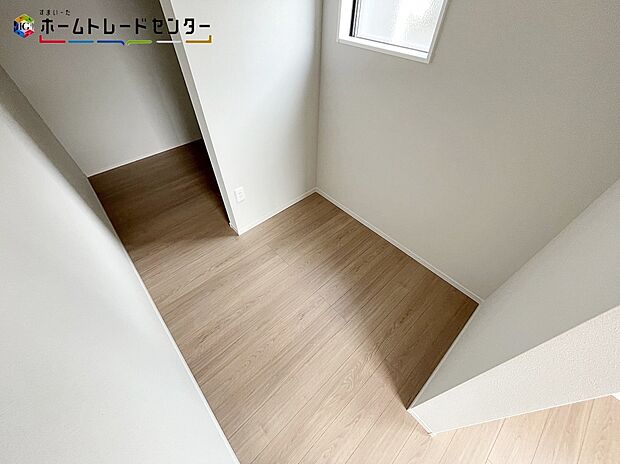 【収納】たっぷり収納ができるウォークインクローゼットが完備！ママに嬉しい家事動線など工夫がたくさん！居室の全空間を有効活用出来ます。自分好みのお部屋で、プライベート時間をゆったりお寛ぎください！