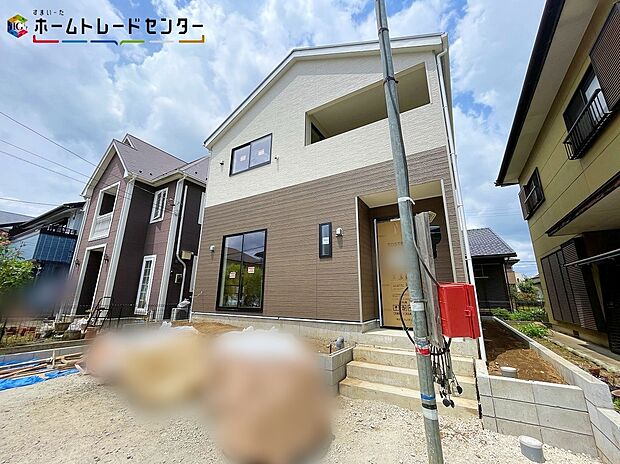 【 現地外観写真】一戸建ての大きなメリットは、「自分の土地」を自由に使えること。好きなペットが飼えるほか、ガーデニングやＤＩＹ、車の手入れなど様々な趣味を楽しめます♪広いお庭でのびのびと開放的に暮らしましょう！