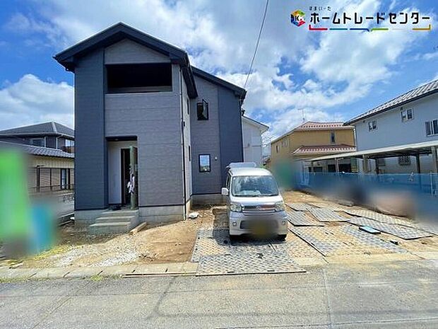 【駐車場】JR常磐線「牛久」駅まで徒歩１０分！
LIGARE-レガーレ-はラテン語で＜結ぶ＞という意味を持つ。人を繋ぎ、家族を結ぶ空間づくりをデザイナーが形にしました。シックで重厚感のある、ワンランク上の邸宅！