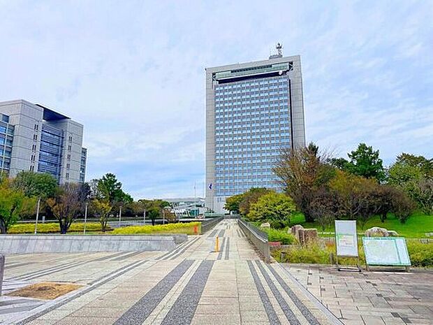 茨城県庁（約990m）