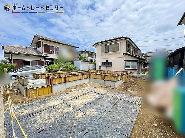 【現地外観写真】JR常磐線「龍ケ崎市」駅まで車で３分！LIGAREはラテン語で＜結ぶ＞という意味を持つ。人を繋ぎ、家族を結ぶ。シンプルな箱を結び、繋ぎ合わせることで様々なデザインが形成される。