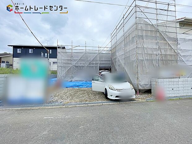 【駐車場】嬉しい仕様がたくさん！浴室乾燥機、システムキッチン、ウォークインクローゼット、シューズインクローク、床下収納、24時間換気、TVモニター付きインターホン、人感センサー、駐車４台可（車種による）♪