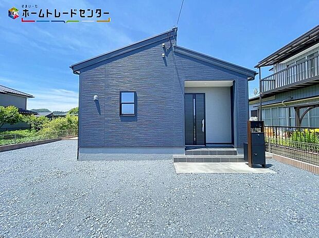 【現地外観写真】一戸建ての大きなメリットは、「自分の土地」を自由に使えること。好きなペットが飼えるほか、ガーデニングやＤＩＹ、車の手入れなど様々な趣味を楽しめます♪広いお庭でのびのびと開放的に暮らしましょう！