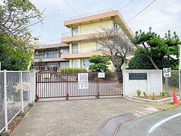 土浦市立大岩田小学校(約540m)