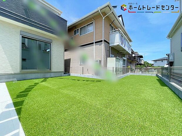 【庭】A号棟◆陽光たっぷり降りそそぐ南庭を備えた理想のお住まいです。お子様が安心して遊べる場所や趣味のガーデニングなど、ライフスタイルに合わせてお楽しみ頂けます!お庭があると暮らしが豊かになりますね!