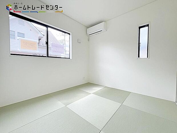 【リビング以外の居室】お子様から片時も目を離せないというママは、LDKに隣接した和室におもちゃを置いて遊ばせたり、寝かしつけるお部屋としても重宝しますよ!なぜか和室はほっとしますね!また来客時にあったら嬉しいお部屋です♪