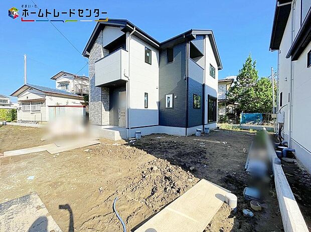 【現地外観写真】2号棟
リビングも各部屋もバルコニーも、大きな窓から開放的な空間に陽の光がたっぷり降り注ぐ、見て明るく!家族も明るく!おうちに帰るのが楽しくなるようなお住まいです!