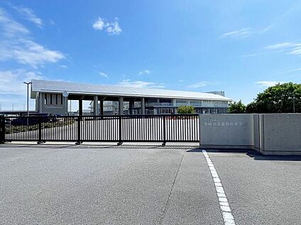 つくば市立秀峰筑波義務教育学校 1000m(徒歩13分)