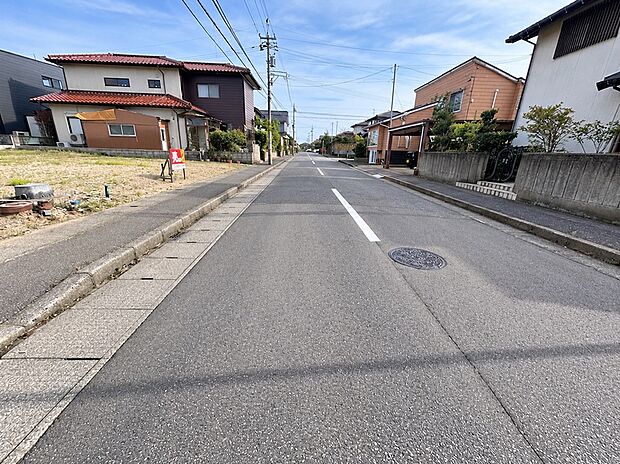【現地写真】前面道路幅は約9mございます!